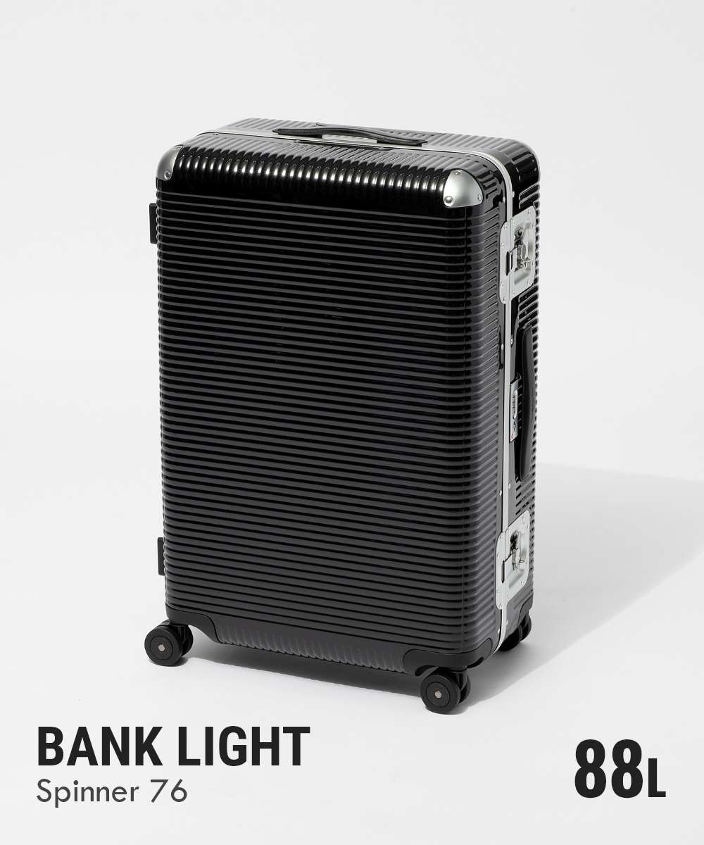 ファブリカ ペレッテリエ ミラノ FPM A1907601916 旅行バッグ [Bank Light]Spinner 76 御徒面子 預金金融機関 点火装置 スピナー76 TSA鍵を掛ける 4車輪 キャリーバッグ 持ちはこび容れもの 旅する鞄 4輪 周遊 10～11泊 トロリーチェックインサイズ リコリスブラック 88L