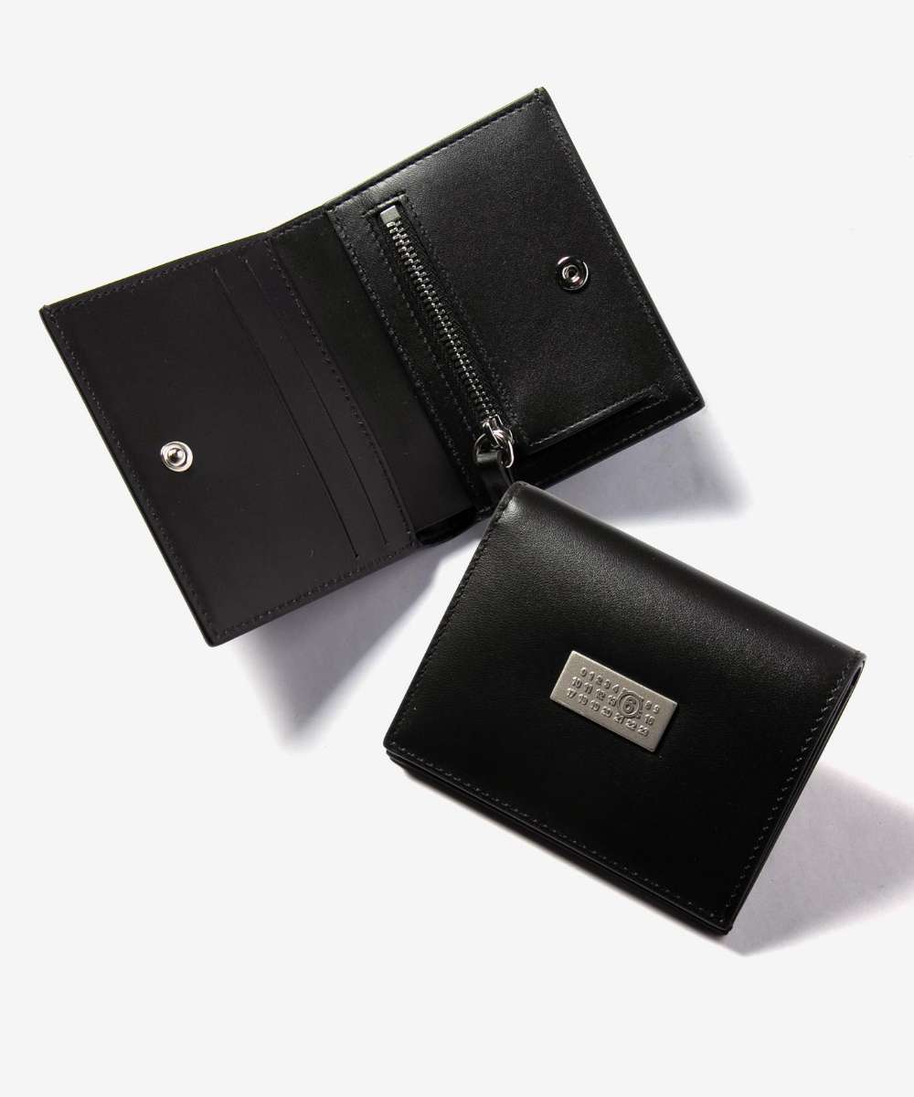エムエム6 MM6 NUMERIC BIFOLD WALLET ニューメリックレザーウォレット SA5UI0015 P8873 二つ折り財布 レザー ロゴ ユニセックス 財布｜UBLANC