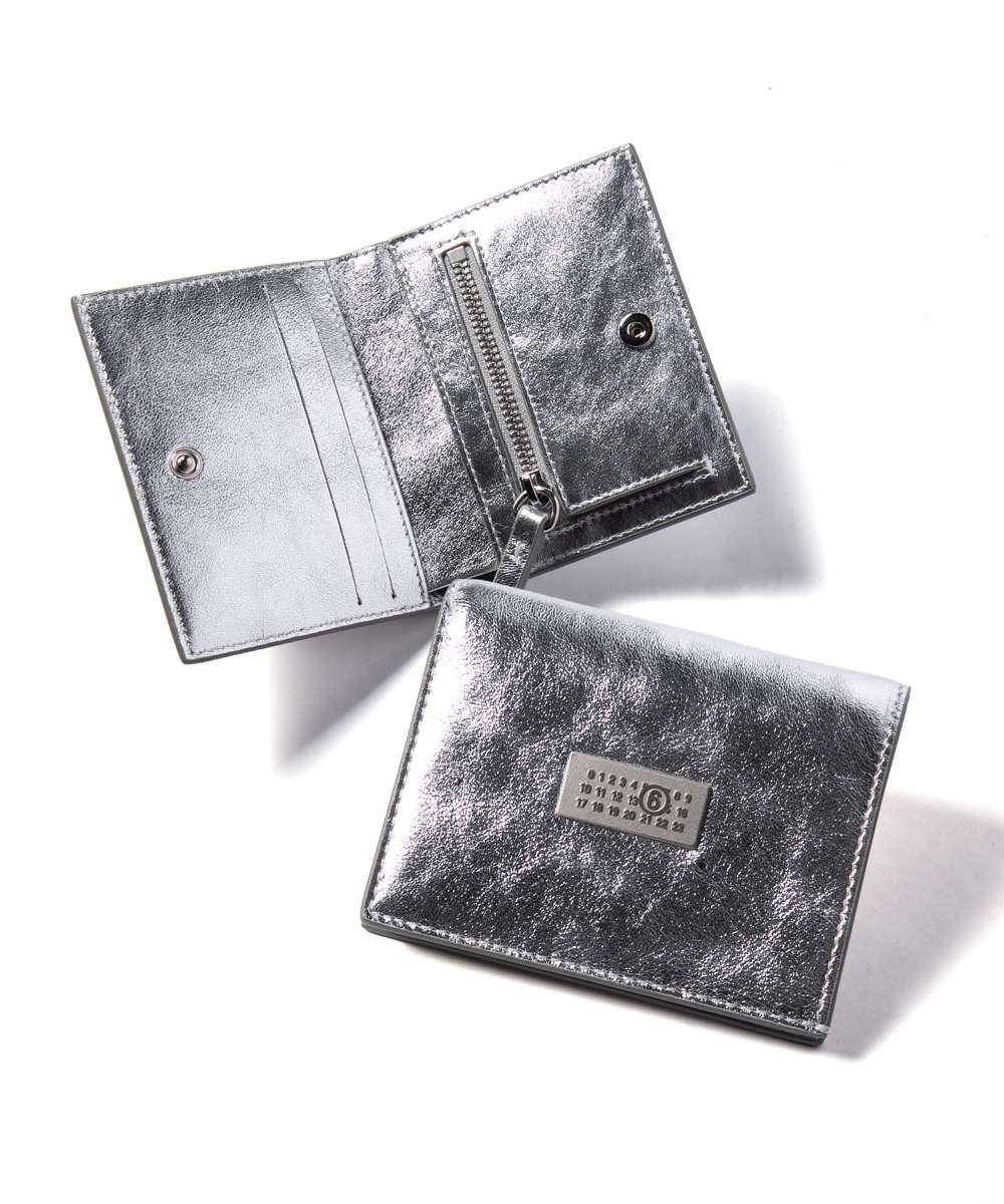エムエム6 MM6 NUMERIC BIFOLD WALLET ニューメリックレザーウォレット SA5UI0015 P8874 二つ折り財布 レザー ロゴ ユニセックス 財布 28,600円