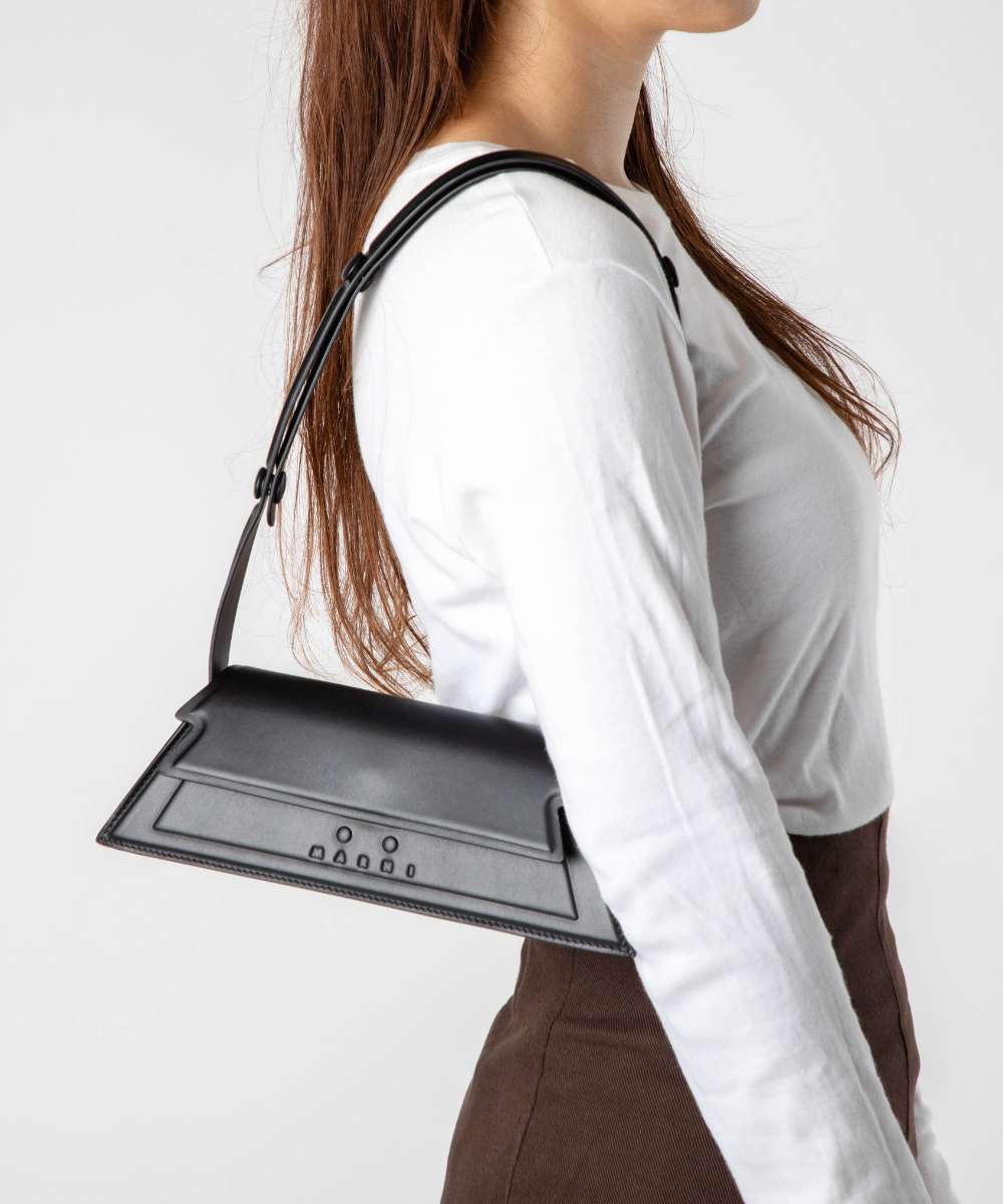 マルニ MARNI SBMP0184L0 P5298 ショルダーバッグ SHOULDER BAG MINI レディース 御徒面子 ミニ御徒面子 スムースレザー ロゴタイプ 心地よい 鞄 お出かけ 黒 差し上げ物 差し上げ物 儀式用 Trunkoise 黒いこと