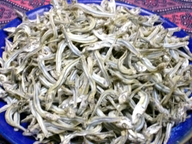 メール便送料無料 カルシウムの宝庫です 国内産 きびなご煮干し 小スジ １００ｇ入り smtb-ms 【SALE／57%OFF】 食べる煮干 そのまま食べられます 新品