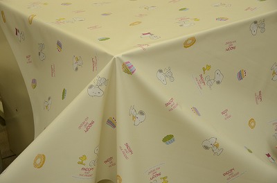 楽天市場 当店1番人気テーブルクロス スヌーピー柄ビニール Snoopy 130cm巾 テーブルクロス 10cm単位カット メール便は1 5m 個数15 まで対応可能テーブルクロス 量り売り 切り売り ウエダショウテン