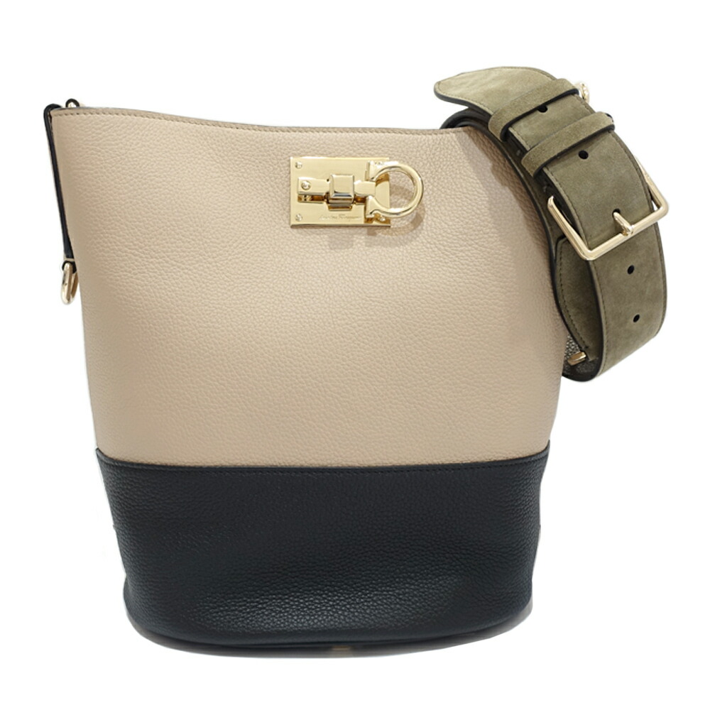 【栄】【FERRAGAMO】フェラガモ ショルダーバッグ バケット 212892 ガンチーニ レザー バイカラー ベージュ系 BK ゴールド金具 レディース 女性 鞄 保存用布袋 ショルダーストラップ【中古】