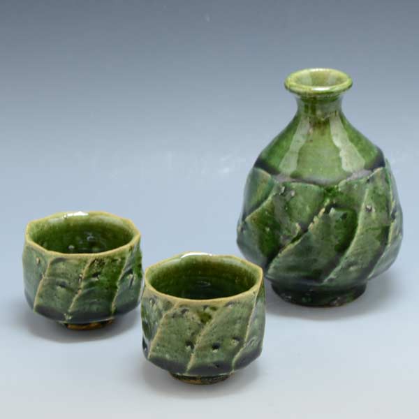 徳利 お猪口 おちょこ セット 京焼 清水焼 陶器製 酒器 お預け酒器 徳利 1客 おちょこ 2客 紙箱 織部面取 おりべめんとり 日本製 和食器 おしゃれ 高級 プレゼント 人気｜清水焼と宇治茶の宇治茶園