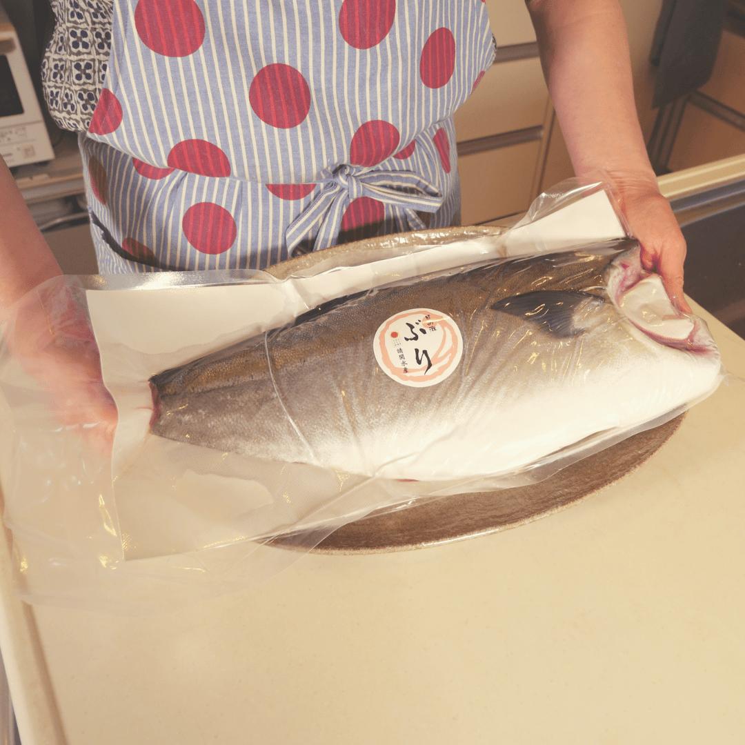 送料無料 産地直送 活〆鮮魚 日向灘ぶり はまち 生 皮付きフィレ 三枚卸し 九州宮崎県延岡産 刺身用ブリ ハマチ 生 お祝い 贈答用に最おすすめ 下処理済 簡単調理 刺身 切るだけ 刺身直送 Su Csecully Fr