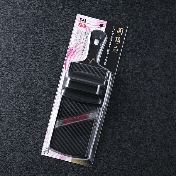 【10個セット】 貝印 KAI DH3350 関孫六 コンパクトスライサー（指ガード付き） DH-3350 クッキング 千切り プレゼント 食洗機対応 新生活 指ガード にんじん ブラック 日用品 キッチンツール 日本製 一人暮らし キッチン用品 スライサー 高品質