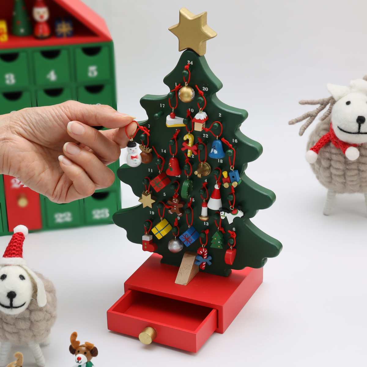 送料無料 アドベントツリー クリスマスツリー型アドベントカレンダー　サンタクロース サンタ トナカイ　スノーマン 北欧　引き出し ギフト　贈り物　おもちゃ　玩具　木製　Xmas Cristmas Holiday ナチュラル　置物 動物