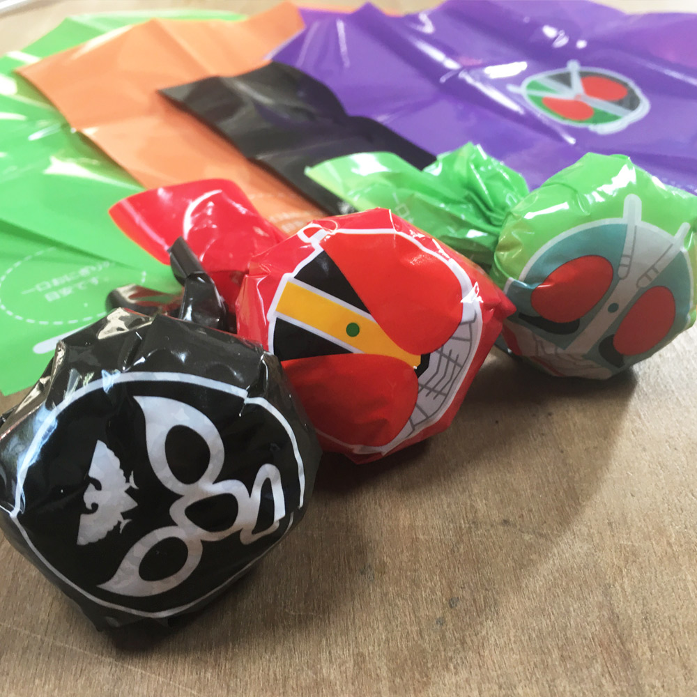 楽天市場 仮面ライダーシリーズ ヒーローズ おにぎりラップ15枚入 トルネ Torune メール便可 2セットまで キャラ弁 デコ弁 お弁当 キャラクター かわいい ラップ おにぎり キッチン用品 お弁当グッズ ウルトラミックス