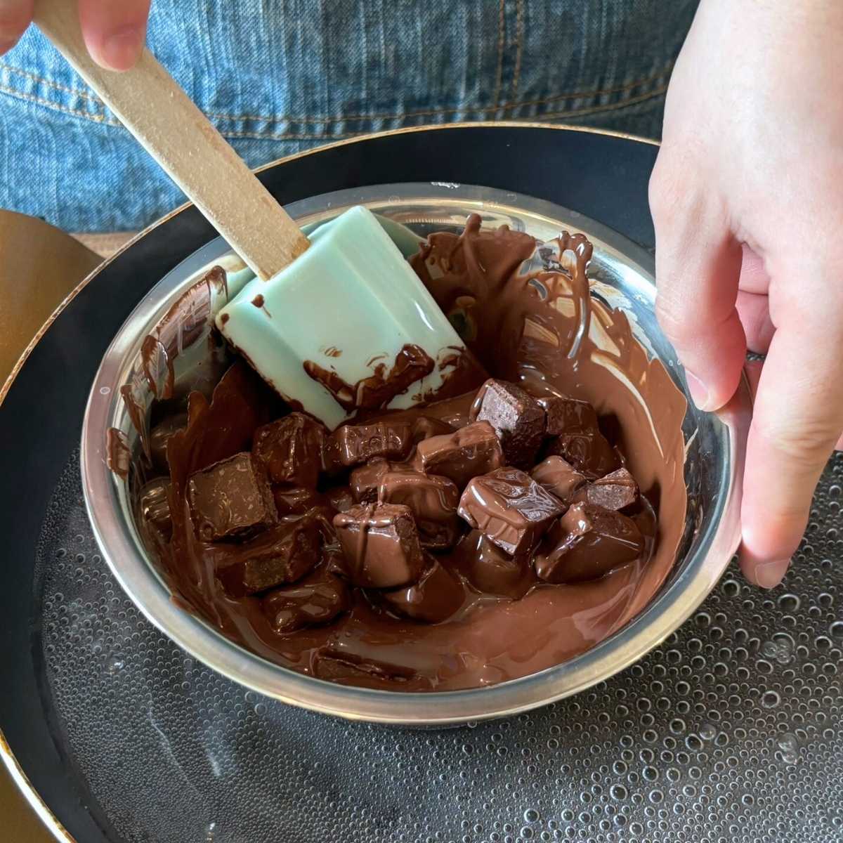 楽天市場 チョコバナナ 用チョコレート ウルトラミックス 早くキレイに固まるチョコバナナ用専用チョコレート スイート 1kg バナナ約50本分 夏期クール 製菓材料 チョコバナナ コーティングチョコ チョコレート ウルトラミックス