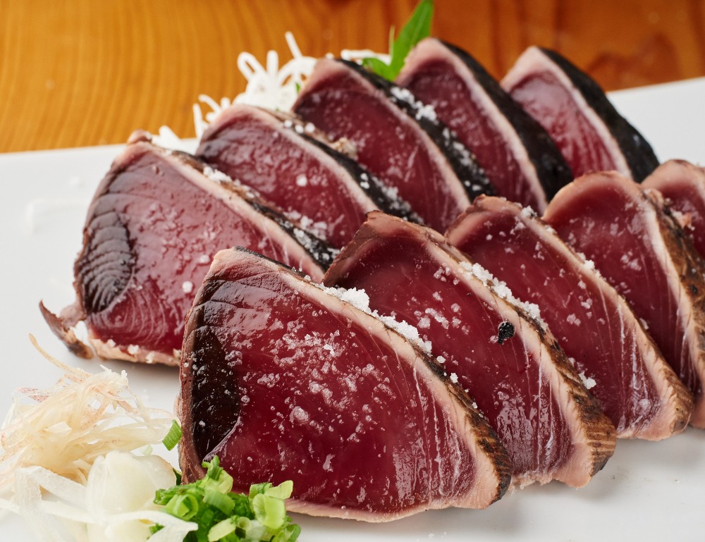 【楽天市場】高知・宿毛 沖の島水産 かつお わら焼き たたき 1kg(200g~、4~6本)セット(冷凍便):うますごマーケット楽天市場店 【楽天市場】高知・宿毛 沖の島水産 かつお わら焼き たたき 1kg(200g~、4~6本)セット(冷凍便):うますごマーケット楽天市場店