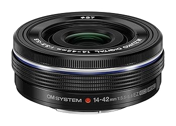 【中古】OM SYSTEM Olympus M.Zuiko Digital 14-42粍 F3.5-5.6 EZ 黒いこと マイクロフォーサーズシステムカメラ用 パウダーコンパクト3倍望遠レンズ