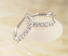 お買い物マラソン1000円クーポン スナップピアス ダイヤモンド 0.2ct エタニティーゴールド K18 プラチナ900選択可｜umu（アム）