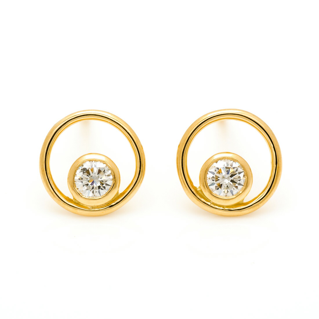 お買い物マラソン1000円クーポン スタッドピアス ダイヤモンド 0.13ct 「circle」 ゴールド K18 プラチナ900・K10選択可｜umu（アム）