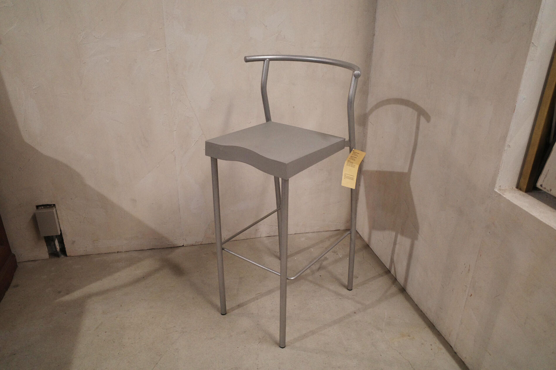 90年月日 Dr Glob Hi glob/ハイグロブ 薄墨色  kartell/営業組合 Philippe Starck/フィリップスタルクデザイン イタリア製 御機嫌腰かけ 御機嫌女性議長 イス 腰かけ 調度品 室外当て嵌める能力のある スタッキングチェア Postmodern design/ポストモダンデザイン カウンタ女性議長【中古】