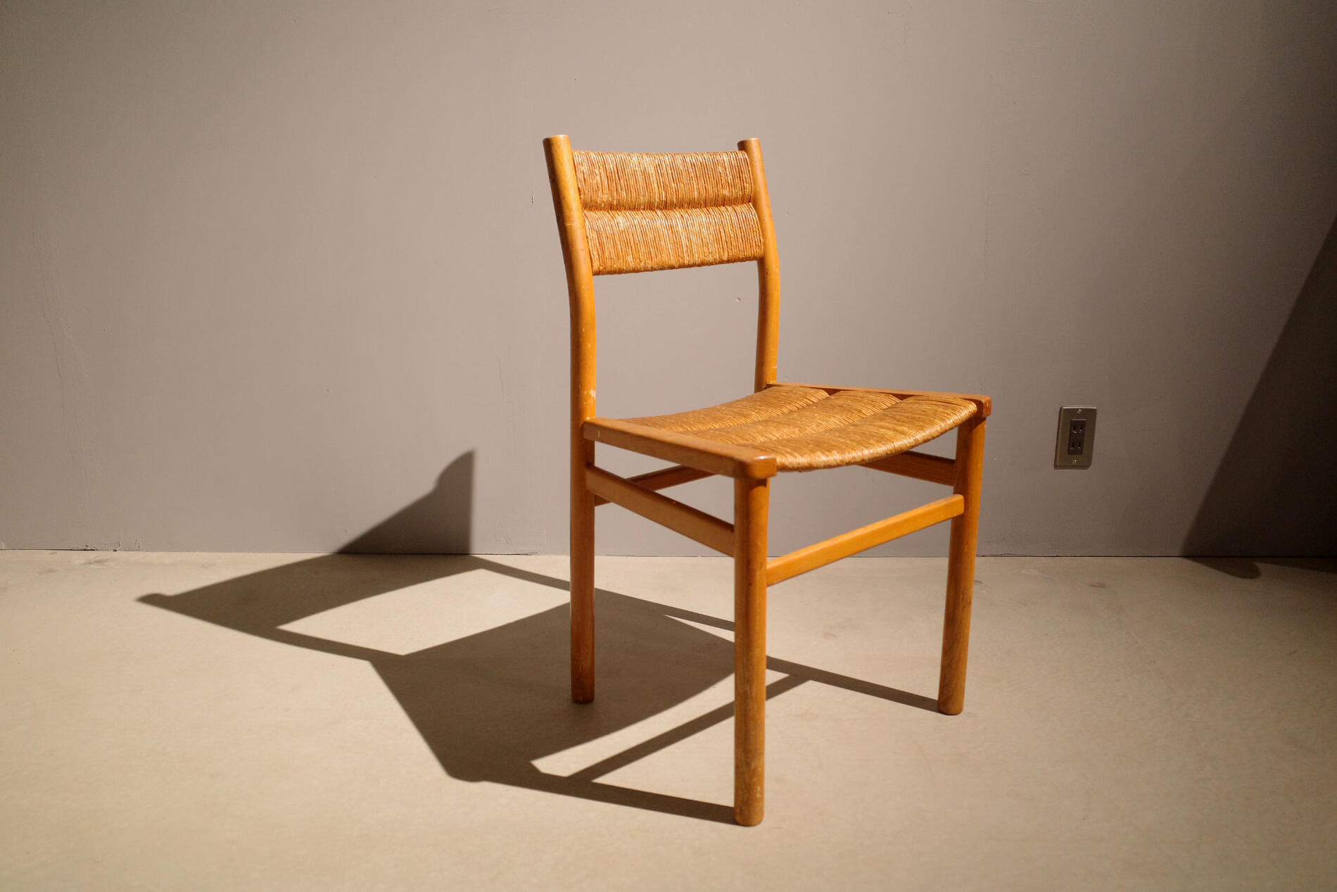 フランス共和国 1950年月日 Vintage/ヴィンテージ調度品 Pierre Gautier-Delaye/ピエール ゴーティエ 引き延ばし Rush Dining Chair/ラッシダイニングチェア Vergnere Week endつづき物 Antique/アンティーク フレンチアンティーク イス 居敷き 木製 木材 シャルロットペリアン 【中古】