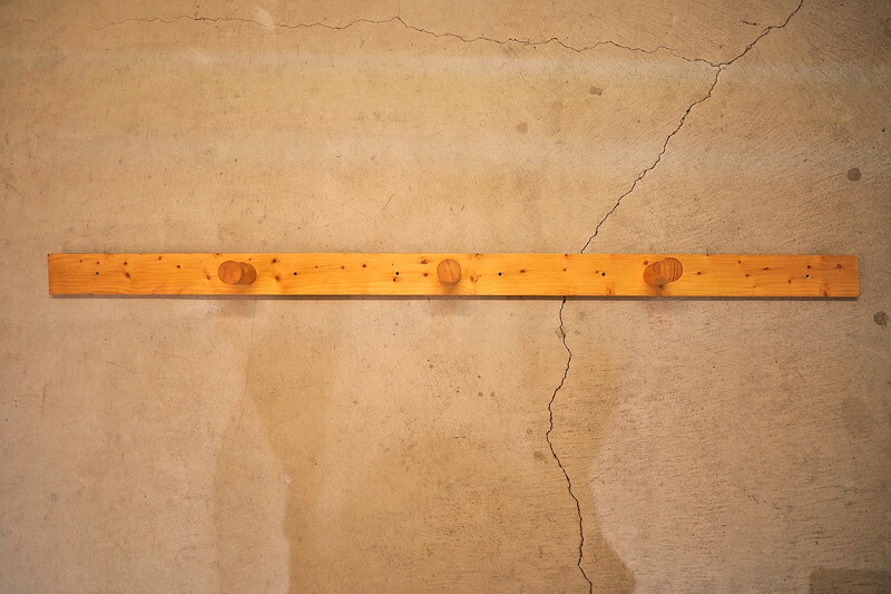 滅多に無い 本物 フランス共和国より入荷 Charlotte Perriand /シャルロットペリアン Long Coat Rack (3fooks) /ロングコートラック 3引っ掛かり 厚地の外套ハンガー 厚地の外套引っ掛かり パイン材 Les Arcs/レザルク Vintage/ヴィンテージ 滅多に無い品 調度品 1点のみ【中古】