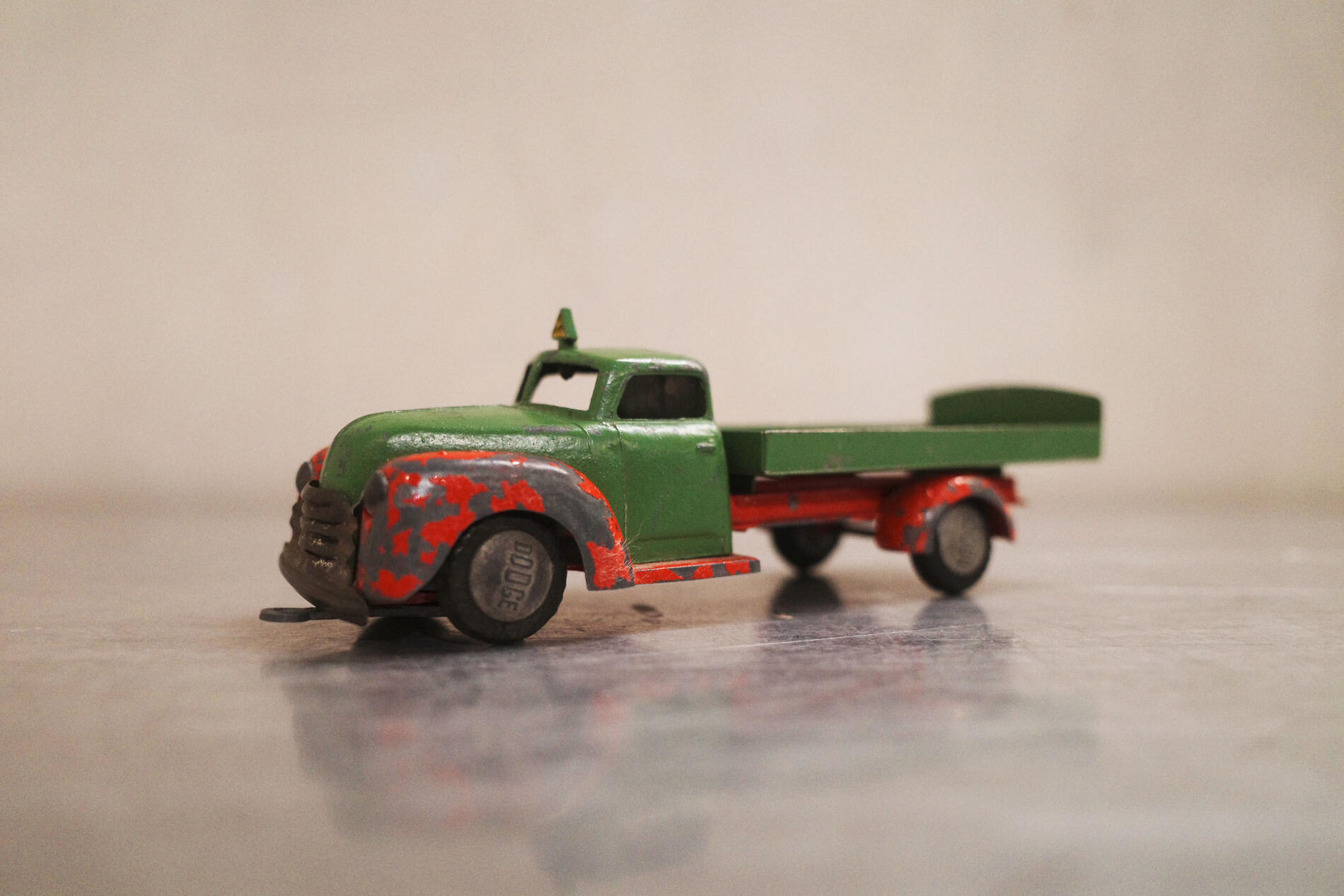 Vintage/ヴィンテージ Tekno/テクノ社製 Made in Denmark/デンマーク製 ダッジ フラットベッド トラック 1940年代-1950年代 モデル734 TOY/トイ 廃盤希少品 ミニカー クラシックカー 車 ミニチュア オブジェ 飾り物 小物 Antique/アンティーク 007【中古】｜アンダーグラウンド