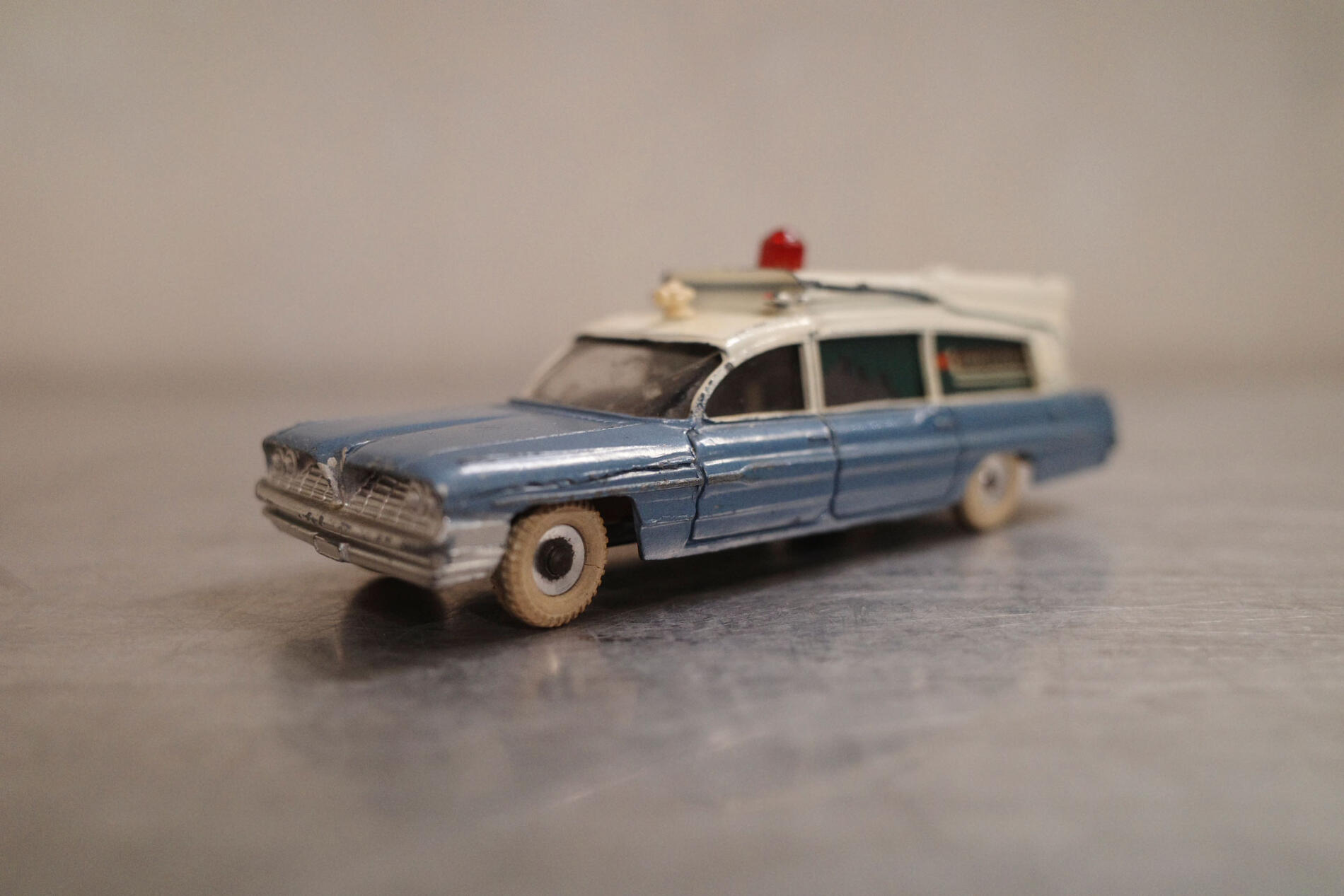 Vintage/ヴィンテージ DINKY TOYS/ディンキー トイズ社製 Made in ENGLAND/イングランド製 SUPERIOR CRITERION/スペリオール クライテリオン 救急車 MECCANO LTD 廃盤希少品 ミニカー クラシックカー 車 ミニチュア オブジェ 飾り物 小物 Antique/アンティーク 022【中古】|アンダーグラウンド