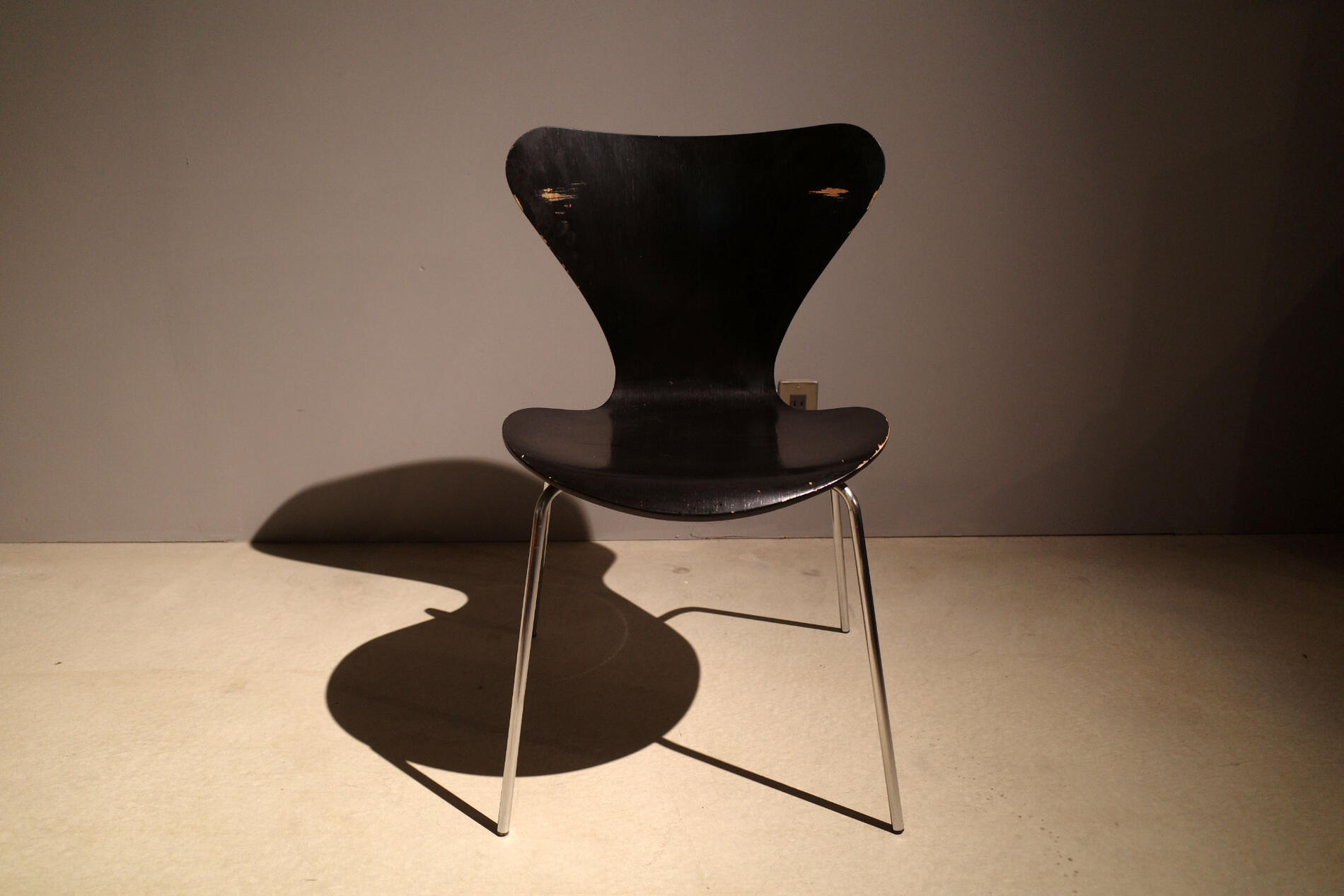 Vintage/ヴィンテージ 1970年月日 Seven chair/七つ女性議長 black/黒いこと 黒 Fritz Hansen/フリッツハンセン Arne Jacobsen/ヤコブセン ヤマギワ株式会社ステッカー スタッキングチェア 北欧調度品 北欧青写真 イス 腰かけ 昼御飯 Denmark/デンマーク王国 ヤコブソン 【中古】