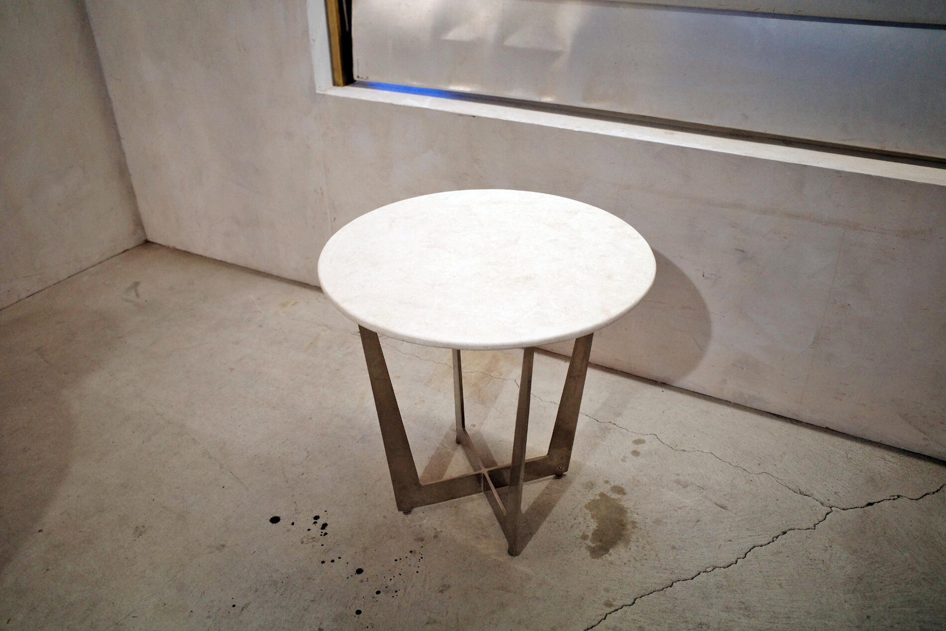 【直接お渡し】moda en casa フライングテーブル ガラス コンクリート 楽天市場】FLYING table/フライングテーブル moda en casa