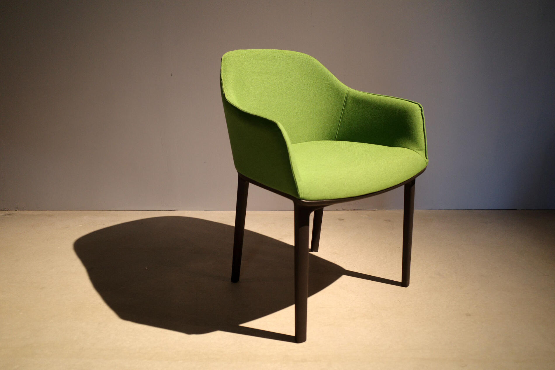 Softshell chair/ソフトシェルチェア Ronan & Erwan Bouroullec/ロナン＆エルワン ブルレック兄弟 Vitra/ヴィトラ hhstyle取扱い ダイニングチェア 椅子 イス オフィスチェア ソファ オフィス家具 Vintage/ヴィンテージ UNDERGROUND/アンダーグラウンド グリーン 緑【中古】｜アンダーグラウンド