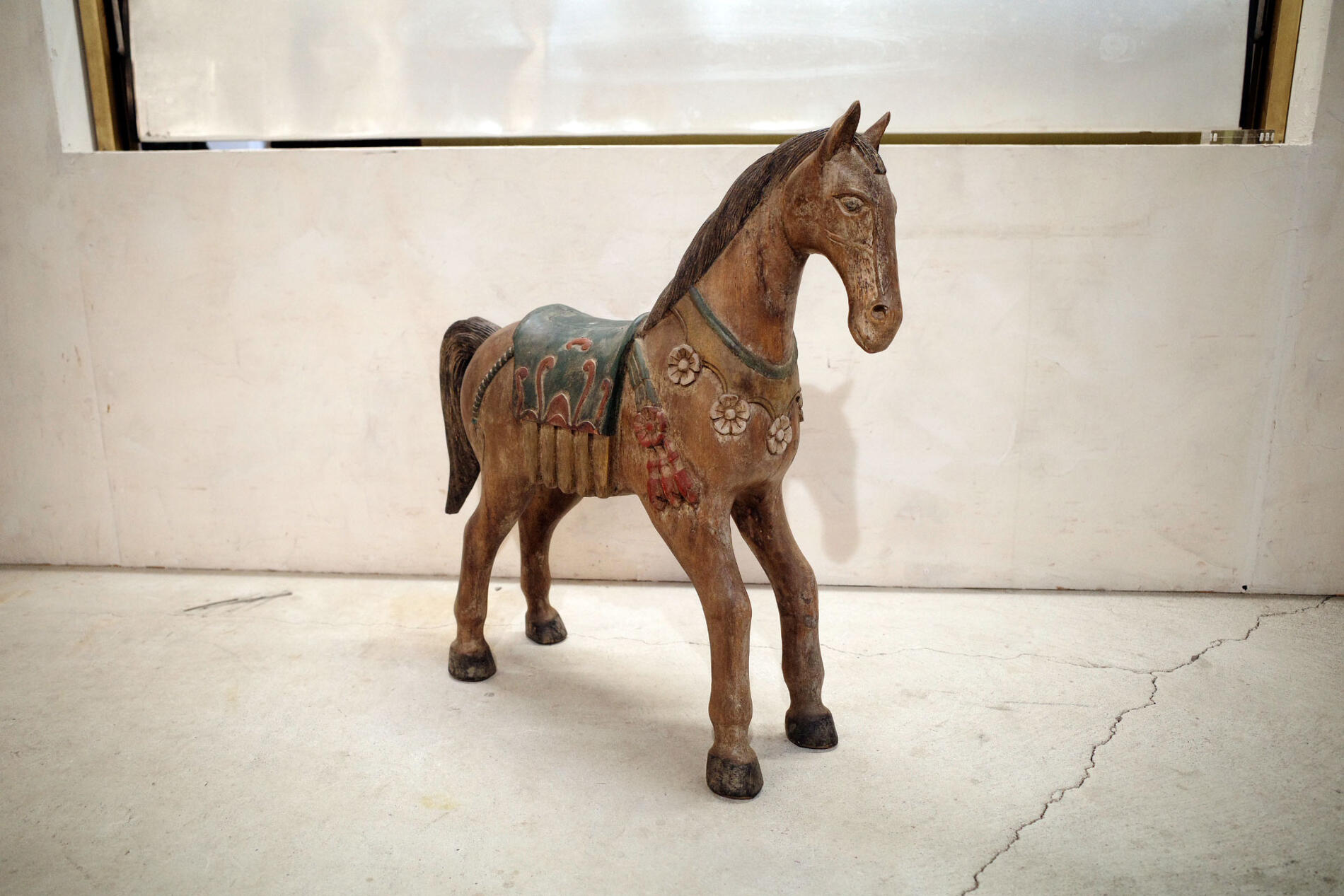 【ヴィンテージ】　木製　馬の彫刻 Amazon.co.jp: CRAFTHROU 木彫りの馬のアート 干支の馬の置物 馬