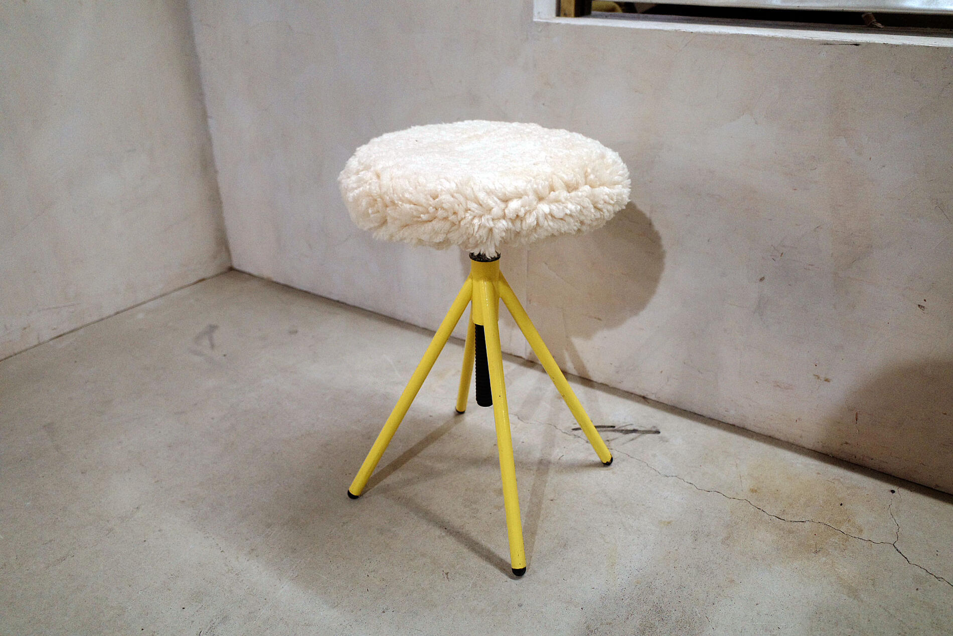 とっても可愛い 羊スツール　北欧　羊の形のファースツール　アクタス とっても可愛い 羊スツール 北欧 羊の形のファースツール アクタス