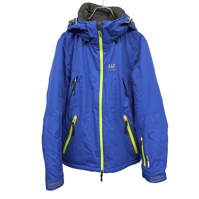 【中古】[印象AB] Abercrombie＆Fitch アバクロンビーアンドフィッチ ジャケット / パーカー メンズ S 青 ポリ100% フードと裾に調節ゴム ジップポケット 脇にジップ開閉のベンチレーション ダブルジップ リフレクターのロゴプリント 中綿入り スリムフィット 長袖｜Undo Rowa 店