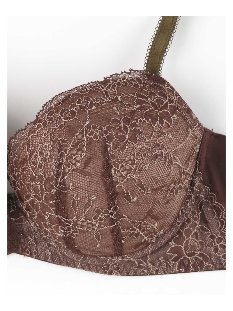 ほわピタカップがバストに密着&まるむねキープ】ふゆうする 3/4