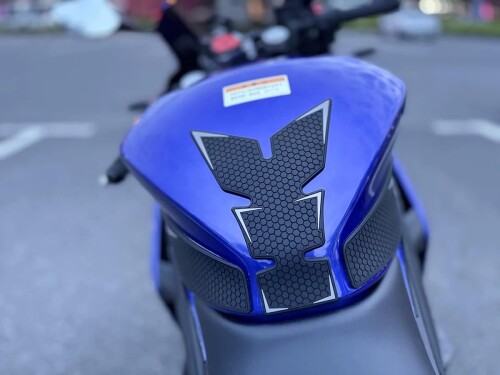 BYEMTTY 3DヤマハYZF-R3 YZF-R25 2019-2025の防滑ステッカーのためのオートバイ燃料タンクの保護者 (グレー)