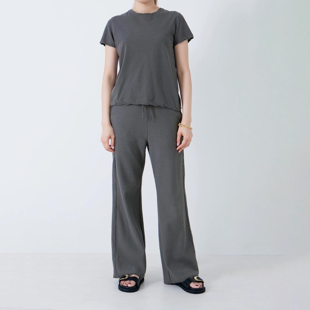 ESSENTIAL エッセンシャル 2508-190-251 天竺アシンメトリーロングスリーブTシャツ グリーン レディース カットソー 2025年春夏 送料無料 楽天市場】ESSENTIAL エッセンシャル 2508-190-251 天竺