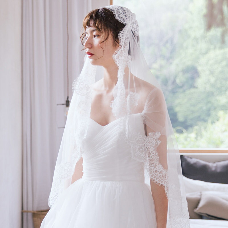 楽天市場 ブライダルベール フランス風 優雅 ビンテージ マリアベール ロングベール ウエディングベール 結婚式 刺繍付き ロイヤル 中世紀 ロマンチック オフホワイト海外撮影 300cm コーム付き Unique Weddings