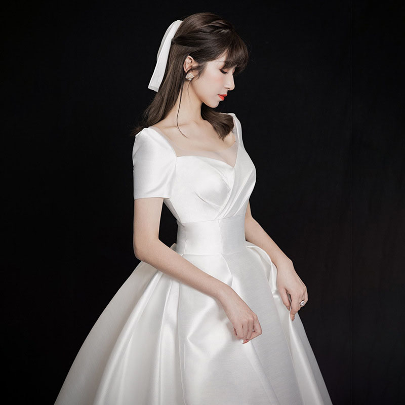 ウエディングドレス 結婚式 二次会ドレス 花嫁ドレス ワンピース 白 オフホワイト サテン プリンセス 海外挙式 ブライダルフォト 二次会ドレス 花嫁ドレス ウェディングドレス ロング丈 ロングドレス 前撮り 披露宴 エレガント セミオーダー ボリューム クラシカル 王道｜unique weddings