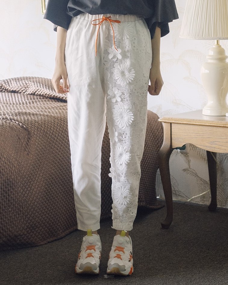 【POINT2倍】【bedsidedrama ベッドサイドドラマ】Flower Lace Relax Pants (BSD25SS-17) (2色）(lady's/レディース/UNISEX/ユニセックス/25SS)｜UNIT