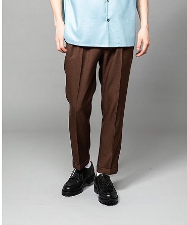 ■【MR.OLIVEミスターオリーブ】 MR.OLIVE / RETORO POLYESTER TWILL / EASY ONE PLEATS STA-PREST TAPERED PANTS (デニムパンツ/ボトムス/PANTS/2023AW)