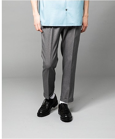 【9月納期 予約】【MR.OLIVEミスターオリーブ】MR.OLIVE / RETORO POLYESTER TWILL / EASY ONE PLEATS STA-PREST TAPERED PANTS(デニムパンツ/ボトムス/PANTS/2023AW)|UNIT
