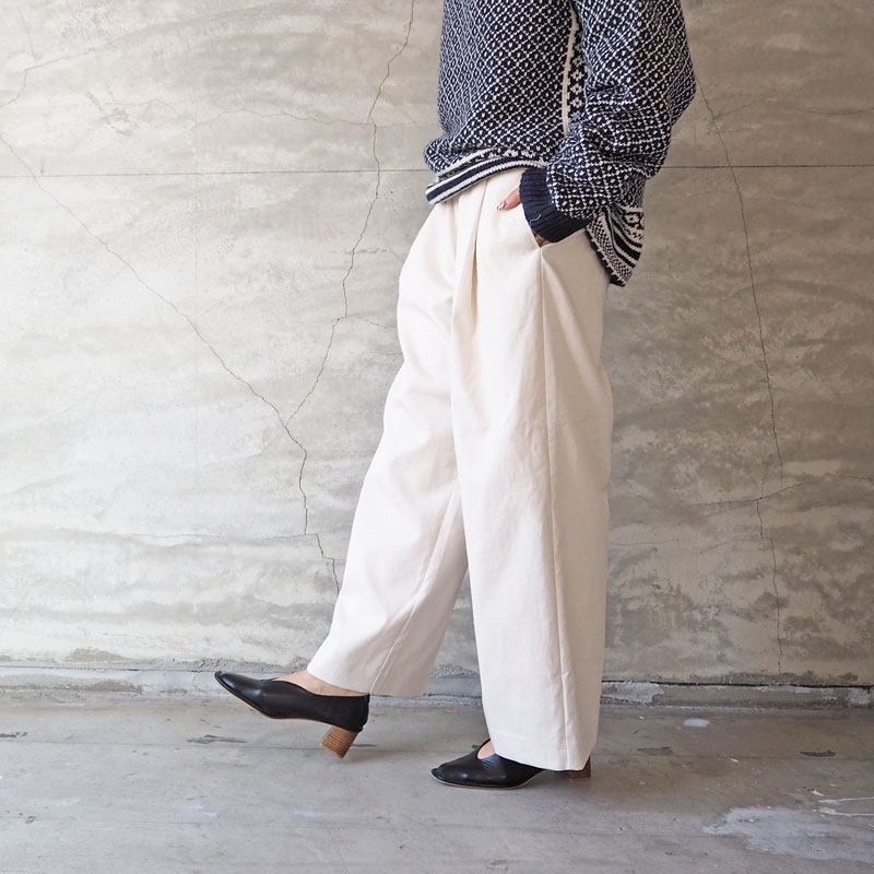 レディース TODAYFUL Twill Cocoon Trousers にベルトで