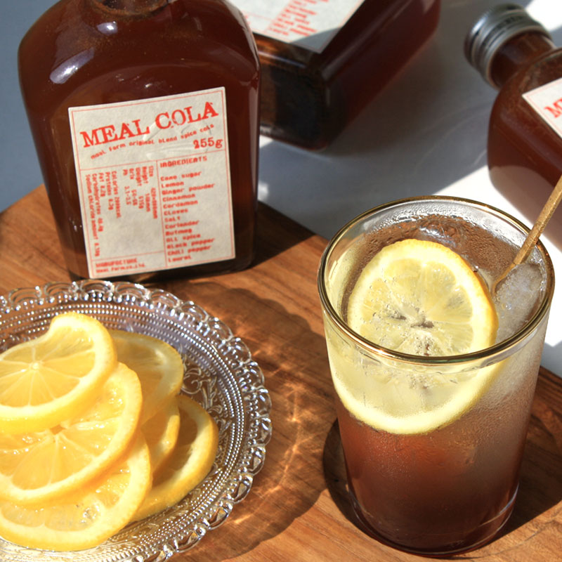 【1瓶255g&times;60セット】クラフトコーラ【MEAL COLA】メタコーラ ミールファーム 復刻 スパイス ハーブ 果汁 無添加 国産 牛乳 ホットミルク 焼酎｜ユナイテッド　コレクション
