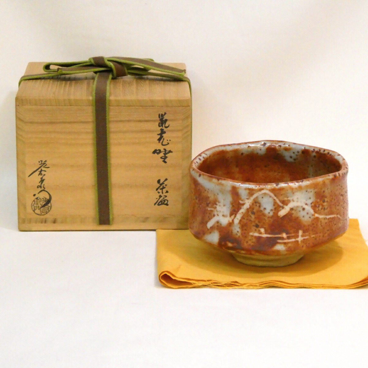 Ｓ６４３　水指　『織部』『山十窯　加藤光右衛門』　共箱　茶道具 S643 水指 『織部』『山十窯 加藤光右衛門』 共箱 茶道具