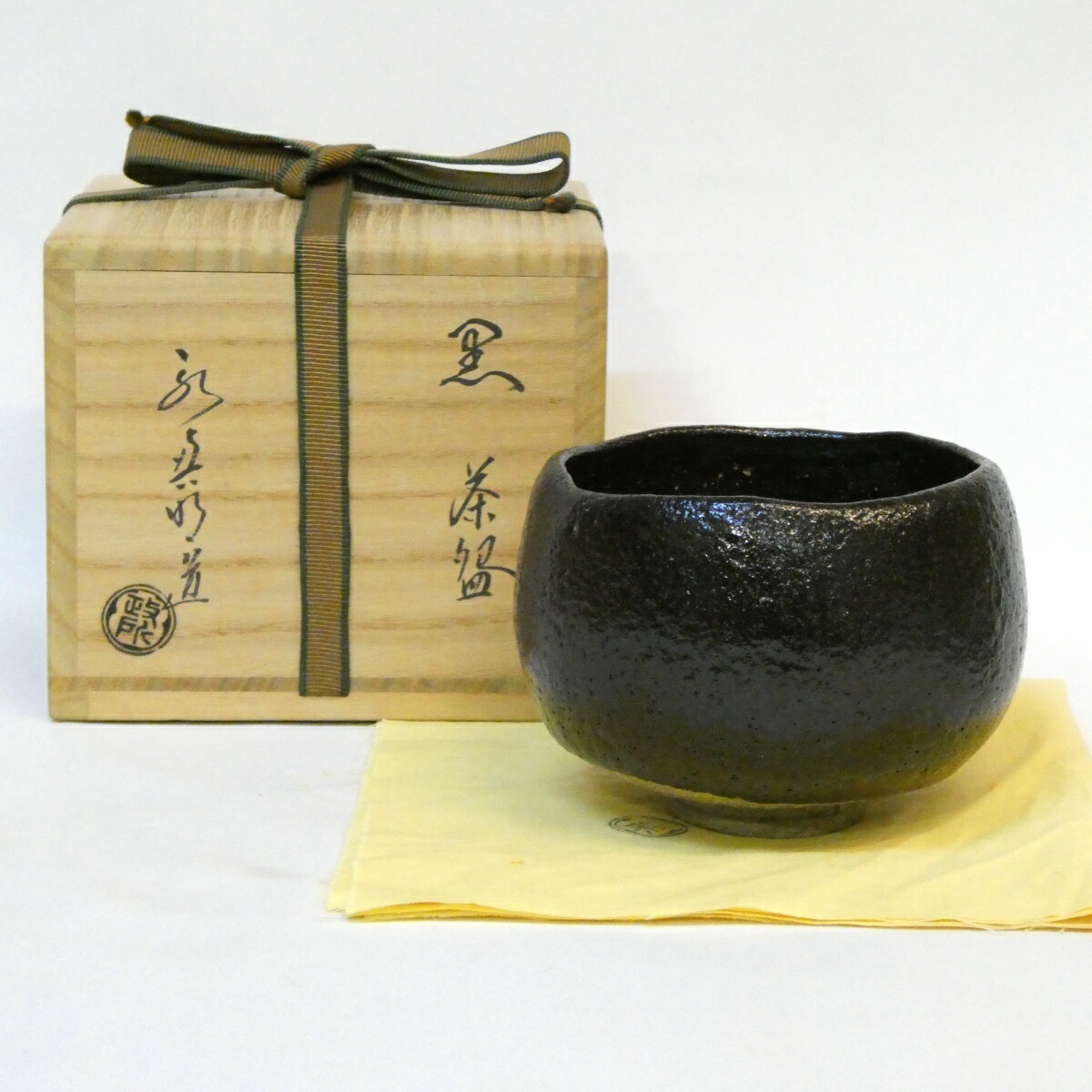 大樋焼　楽焼　黒釉　抹茶碗　茶道具　宝珠　アンティーク　大樋長左衛門　１客 Yahoo!オークション -「大樋焼 黒茶碗」の落札相場・落札価格