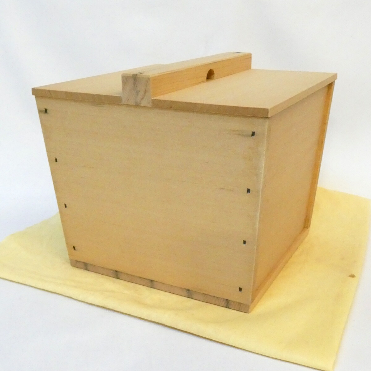 【五月の大売り出し品】指物師 波多野匠斎作 利休好写 木曽檜 井戸釣瓶水指 茶道具【中古】