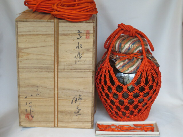【新品】裏千家　茶道具 茶壺用 正絹 三本紐（朱色）飾り紐 茶会用 お買い得茶道具 飾壺用 正絹 飾り紐3本と口紐（口緒）セット /荘