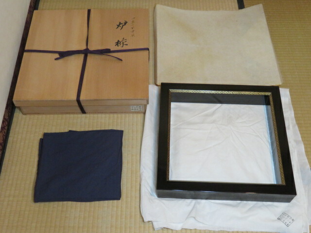 （五月◆特売品）平安表派 川瀬表完作 四季七宝面取蒔絵 布摺炉縁〔税込・送料込〕【中古・ヒビ】