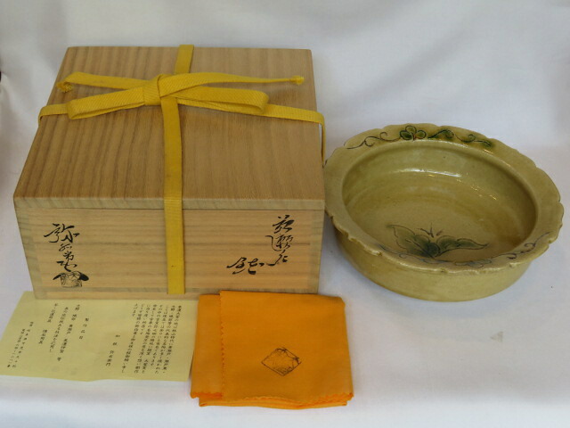 【茶道具】織部茶碗  弥右衛門 弥七田手  織部  平茶碗 茶器/茶道具 抹茶茶碗】 平茶碗 弥七田手織部 加藤弥右衛門窯 – 今屋静香園