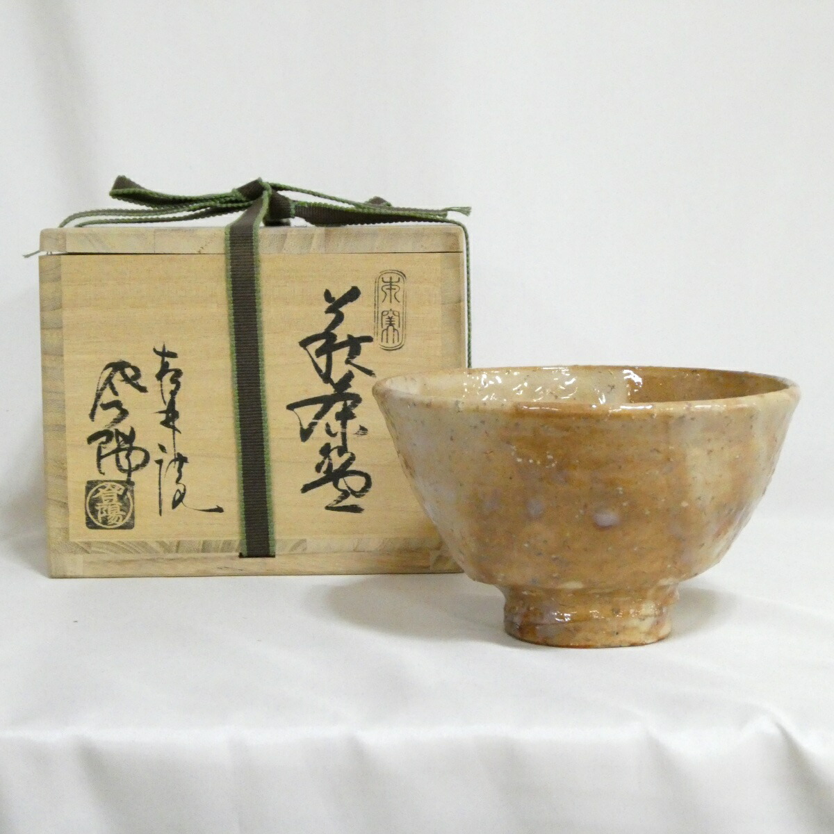 宗流庵 渡辺栄泉 萩茶碗 茶道具 茶器 抹茶碗 平茶碗 共箱 栞 美品 です。 楽天市場】【四月☆特売品】 山口県 宗流庵 渡辺榮泉作 萩焼茶碗