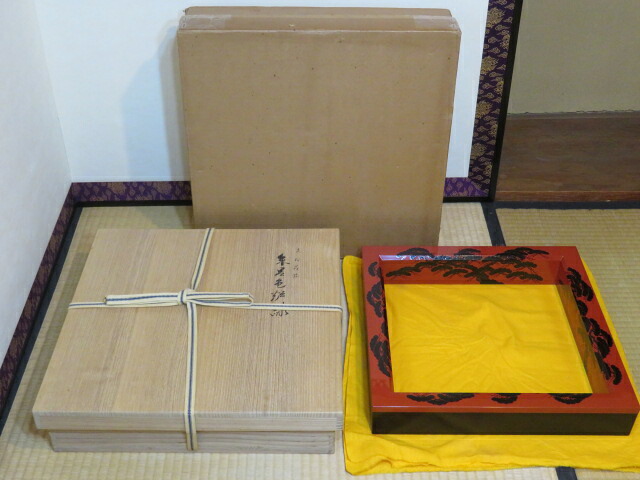 （五月◆特売品）平安 上杉満樹作 老松蒔絵 炉縁 朱・椈色塗 茶道具【税込・送料込】【中古・超美品】｜ますや雲湧堂