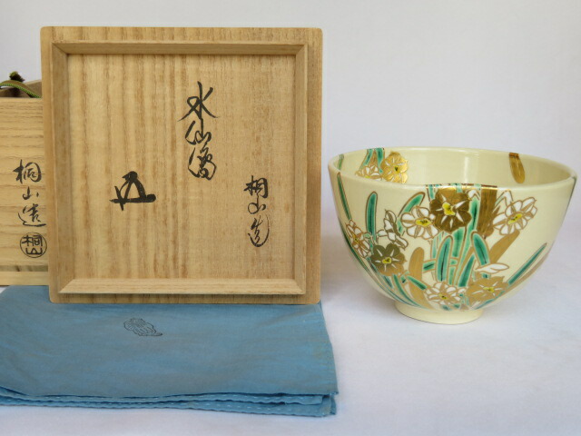 茶道具名品　期間限定特価　粒菊蒔絵　竹香合（千家十職　黒田正玄） 茶道具名品 期間限定特価 粒菊蒔絵 竹香合（千家十職 黒田正玄）