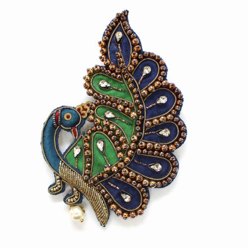 GUCCI GGロゴ ストーン付きブローチ GUCCI GGロゴ ストーン付きブローチ