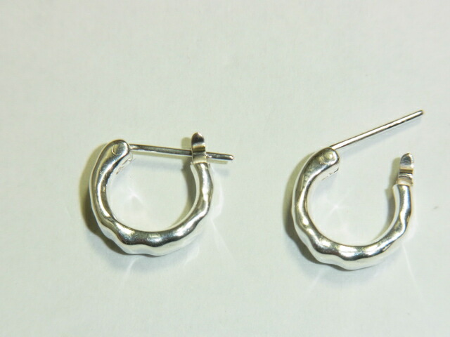 シルバー 打ち出し クロッシング ピアス SILVER925 たて10mm よこ11.5mm