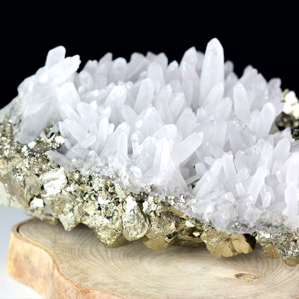 楽天市場】パイライト 水晶クラスター 約153グラム【パワーストーン